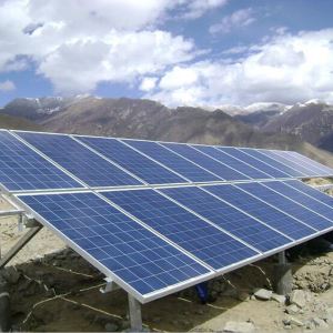 Galvanizzato C Tipo Terreno Tubi in acciaio Vite Pile Terra Pannelli solari per montaggio su pannello Staffe Palo di sistema La struttura solare fotovoltaica monta la struttura per il progetto a terra