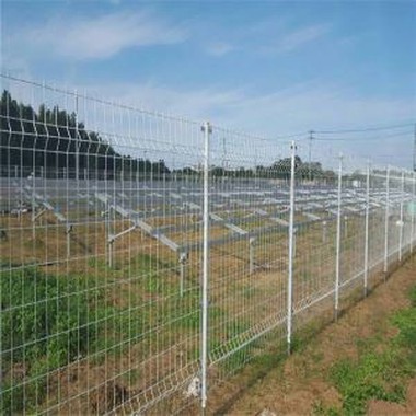 Recinzione a cremagliera a montaggio a terra solare
